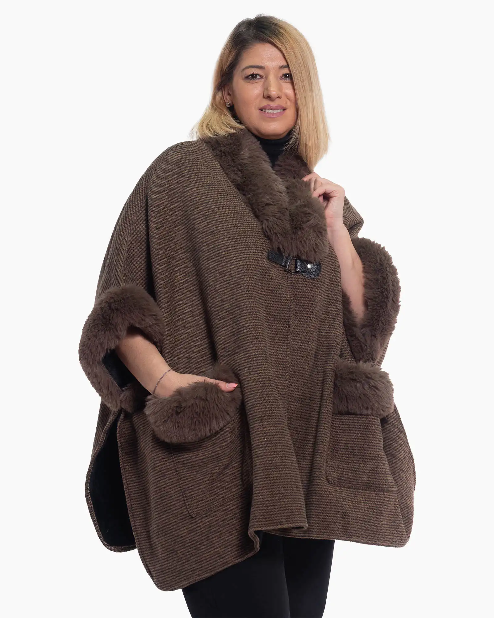 Jachetă stil poncho maro, cu accente elegante de blăniță fină [2]