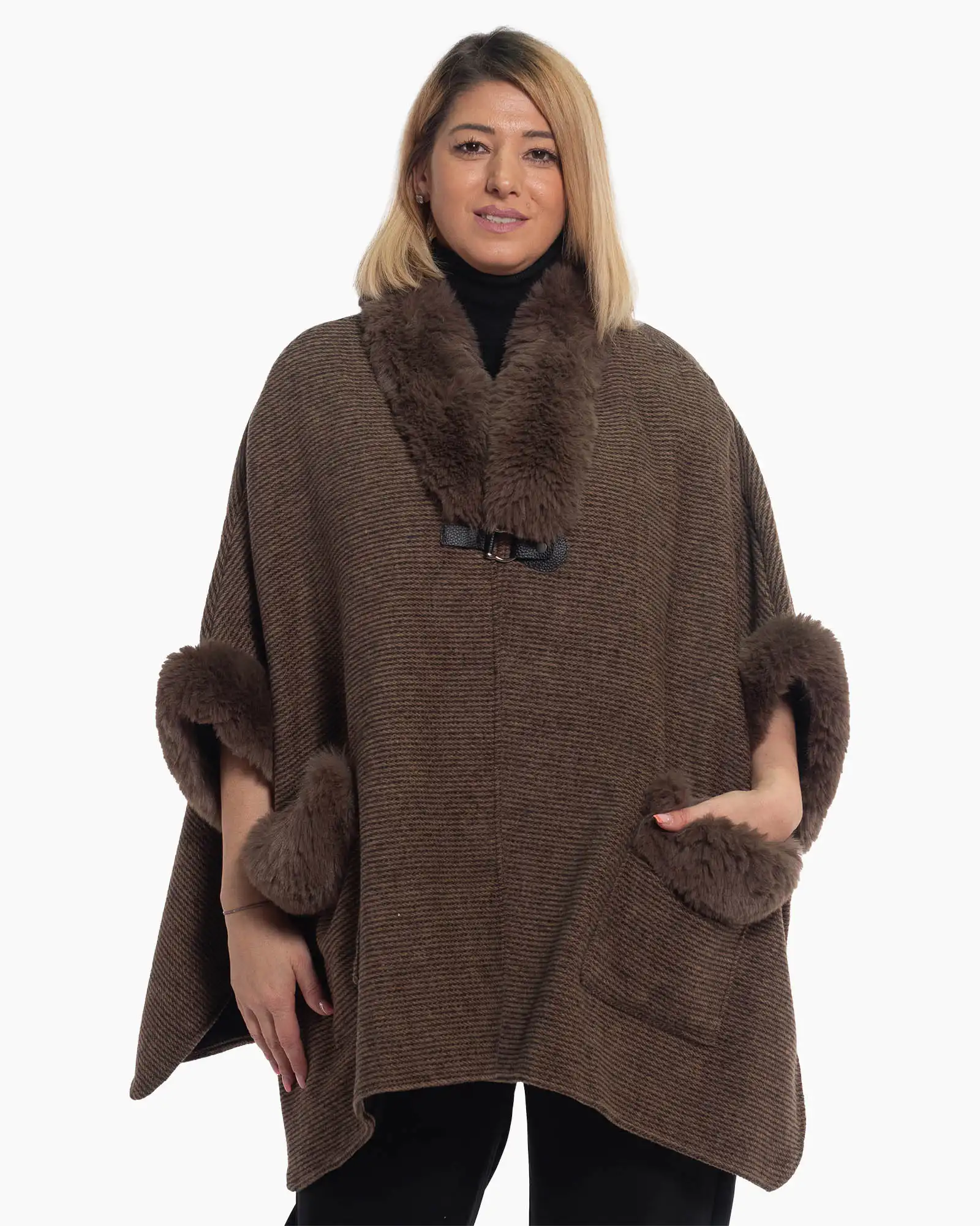 Produse noi - Jachetă stil poncho maro, cu accente elegante de blăniță fină