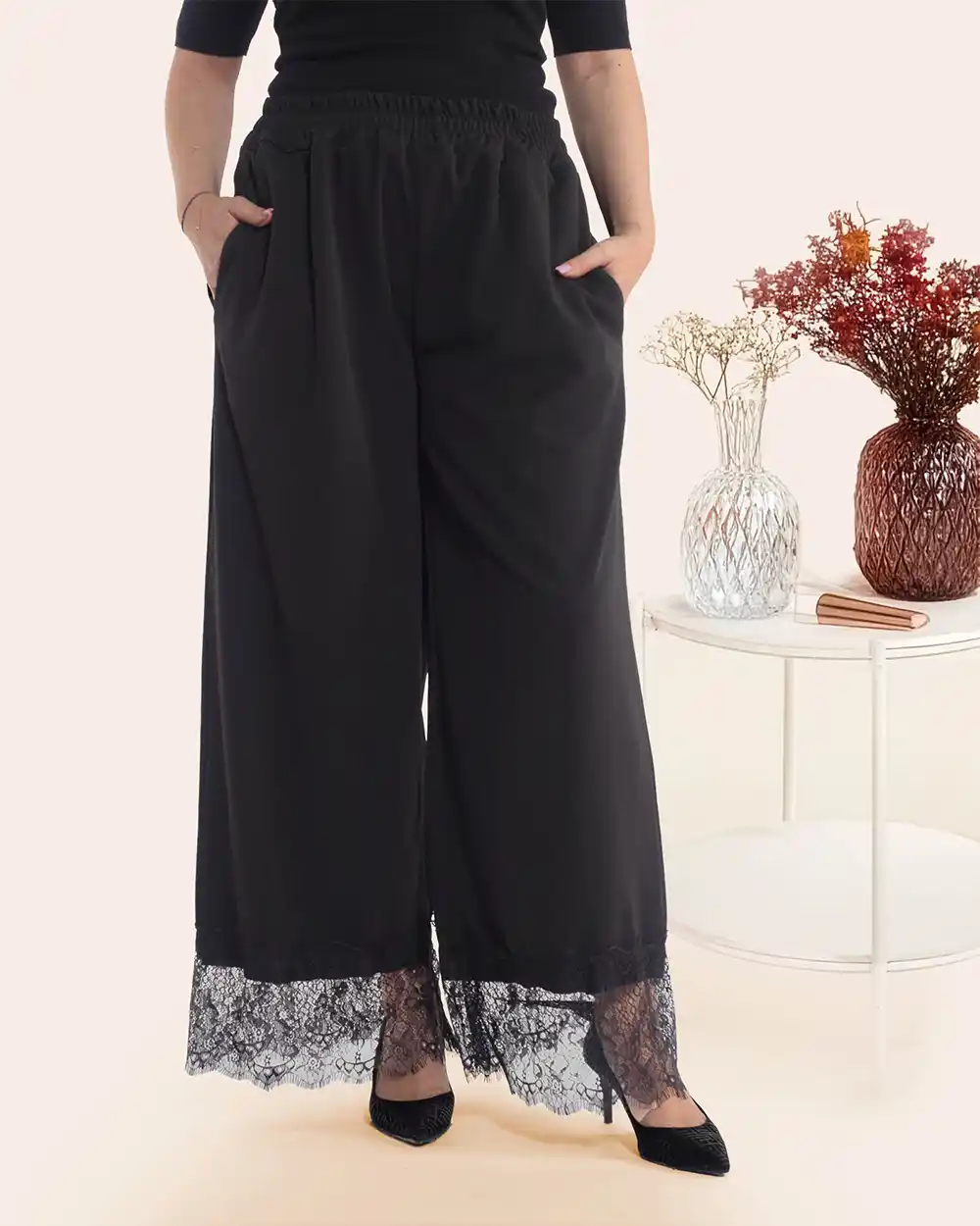 Îmbrăcăminte Damă - Pantaloni clasici negri lungi cu bordură elegantă de dantelă