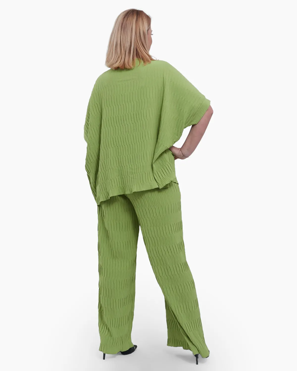 Pantaloni dama evazati cu croiala larga si talie unica, esentiali pentru un stil casual rafinat, oferind confort si versatilitate, vernil [1]