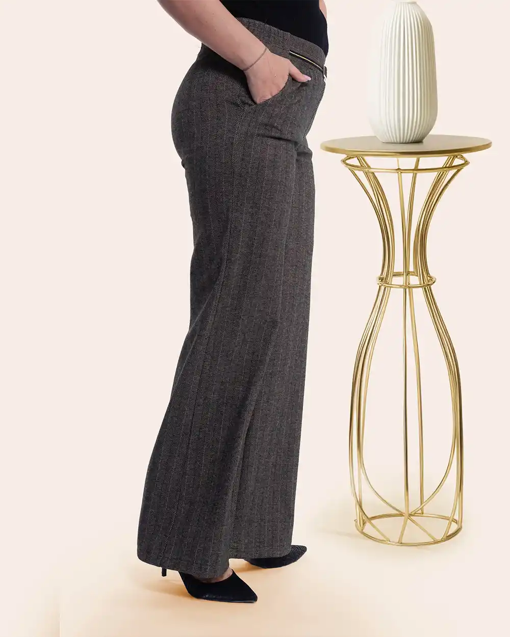 Pantaloni eleganți gri din bumbac texturat și cataramă aurie [2]