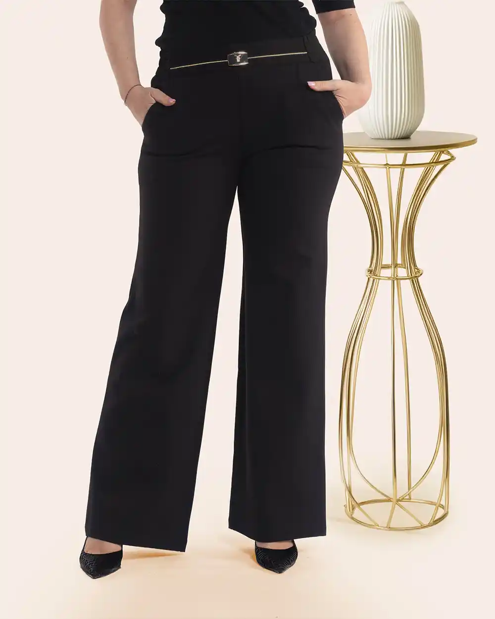 Îmbrăcăminte Damă - Pantaloni eleganți negri din bumbac texturat și cataramă aurie