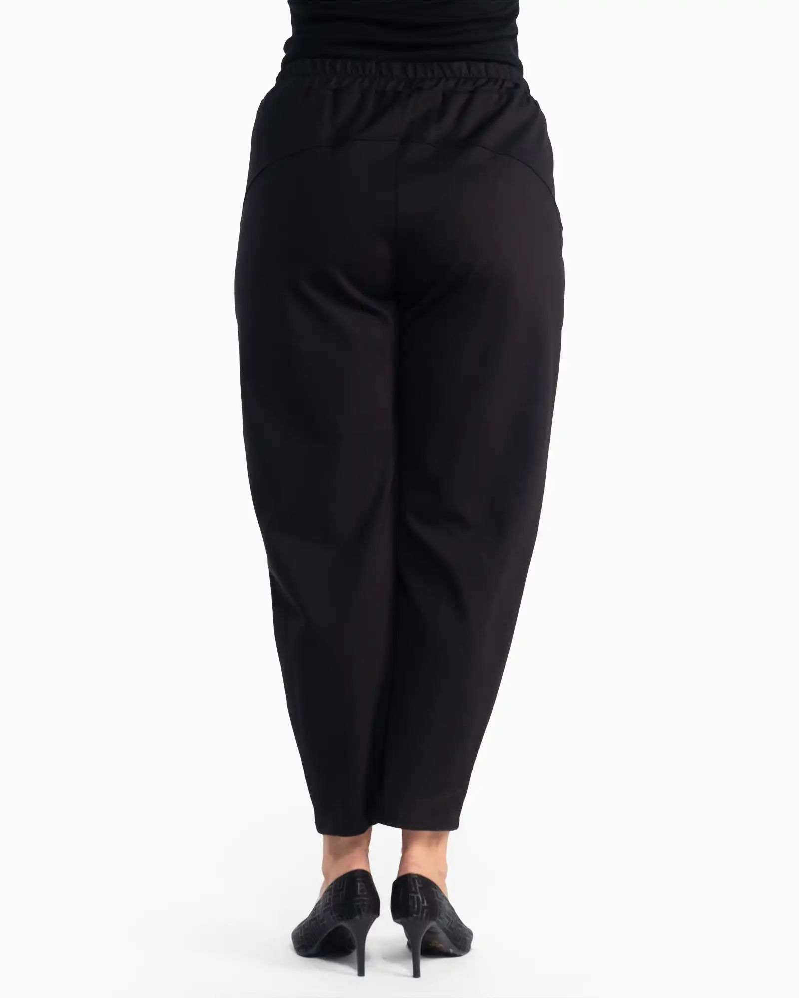 Pantaloni negri conici cu croială lejeră și talie elastică [1]