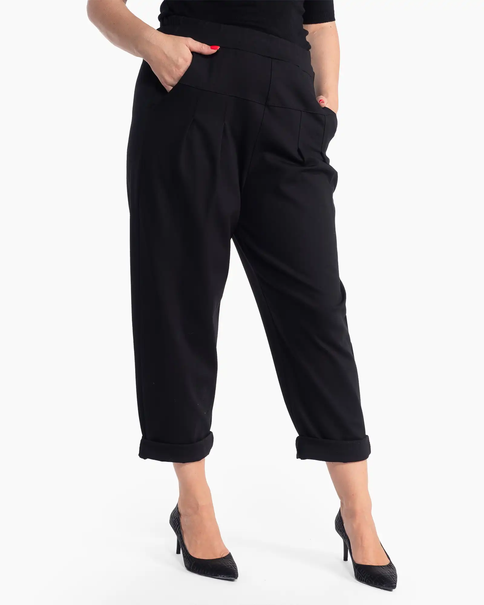 Produse noi - Pantaloni negri conici, eleganță lejeră și confort versatil