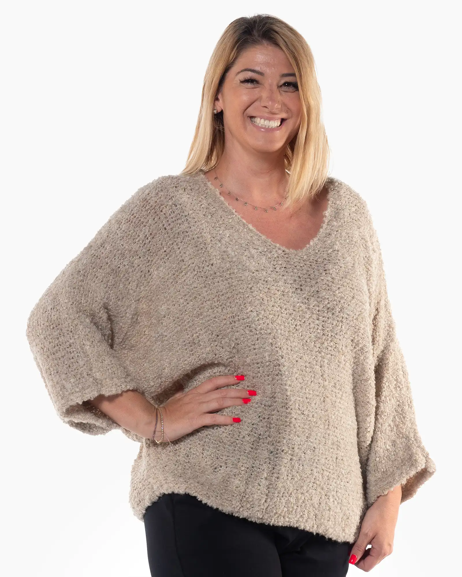 Pulover bej pufos cu croială oversize și decolteu în V [2]