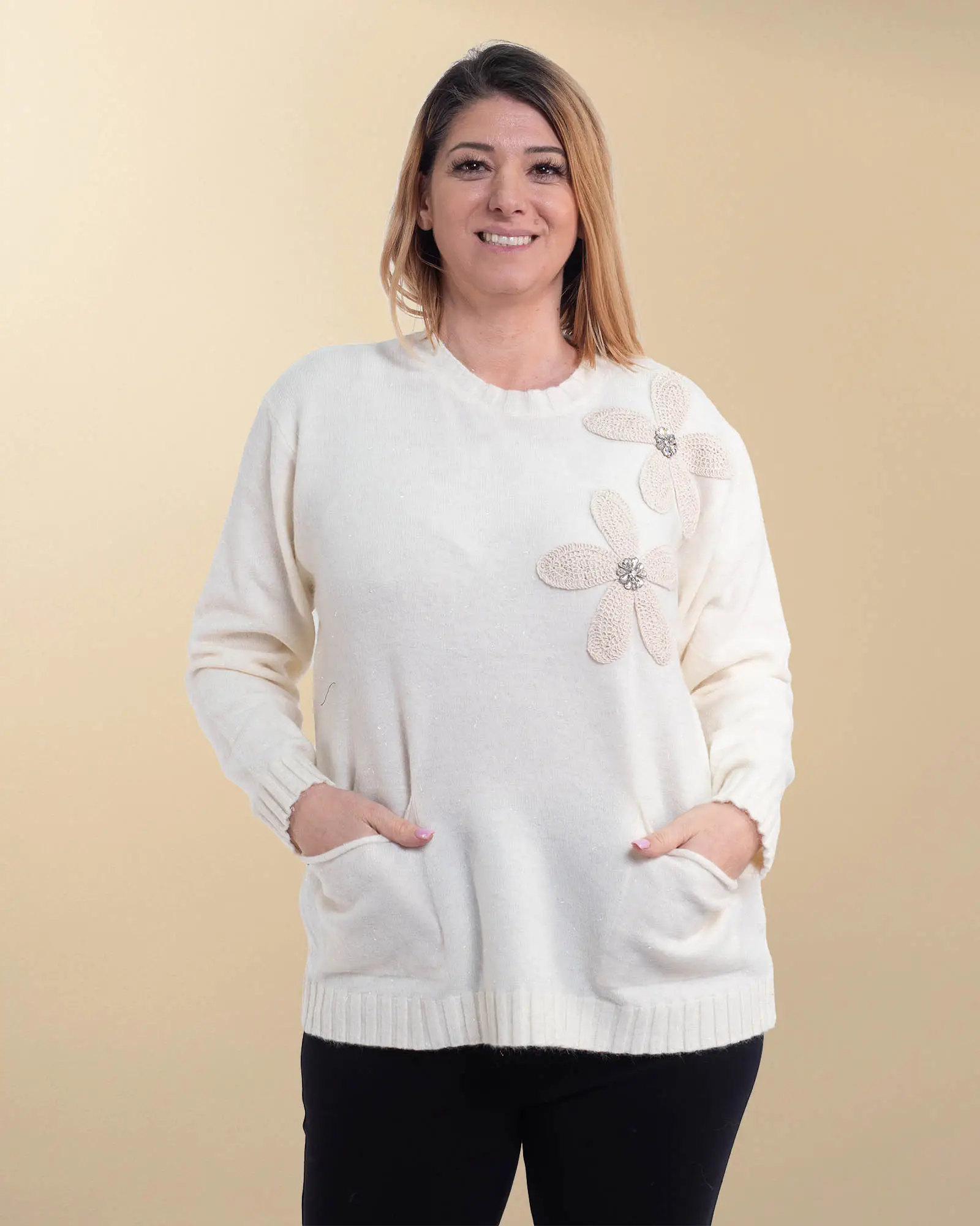 Pulovere - Pulover casual alb cu flori macrame prețioase