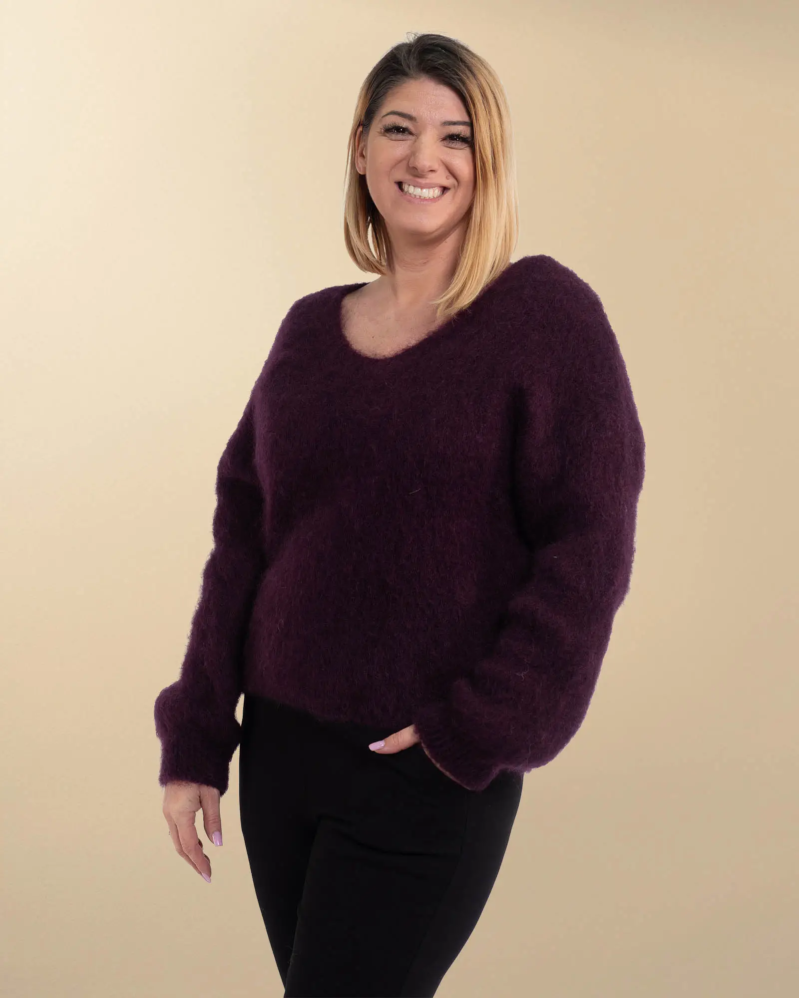 Haine damă - Pulover casual din mohair mov pufos cu anchior