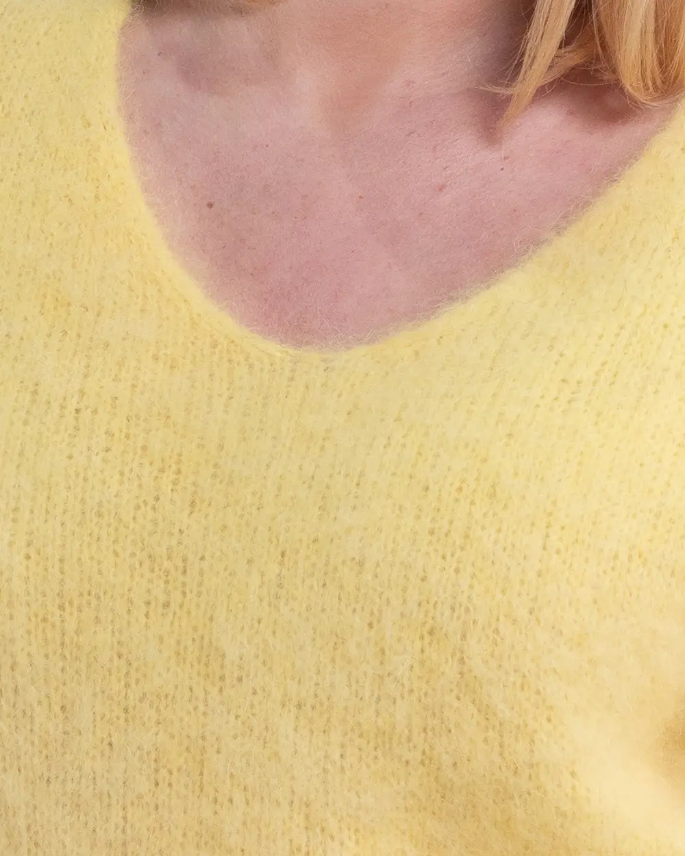 Pulover casual galben din mohair pufos cu decolteu în V [3]