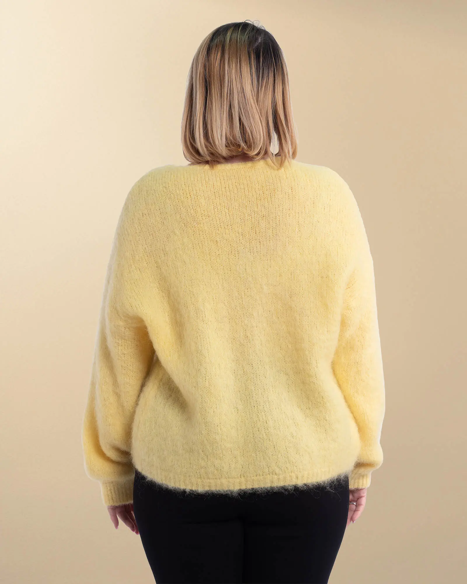 Pulover casual galben din mohair pufos cu decolteu în V [1]