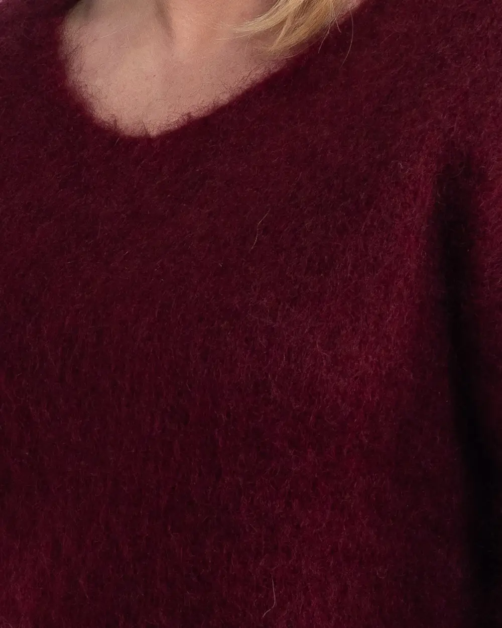 Pulover casual grena din mohair pufos cu decolteu în V [3]