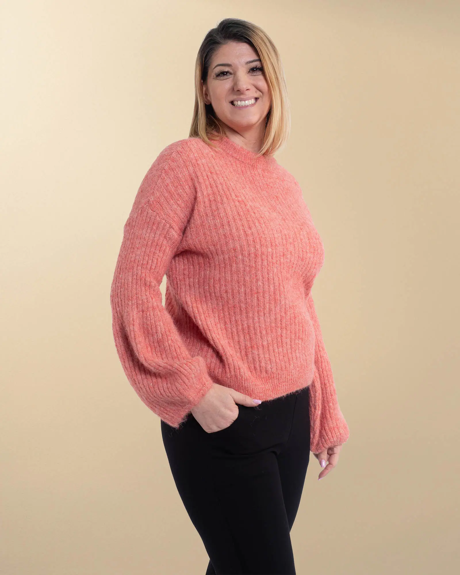 Produse noi - Pulover casual pufos din lână tricotată roz piersică cu guler dublat