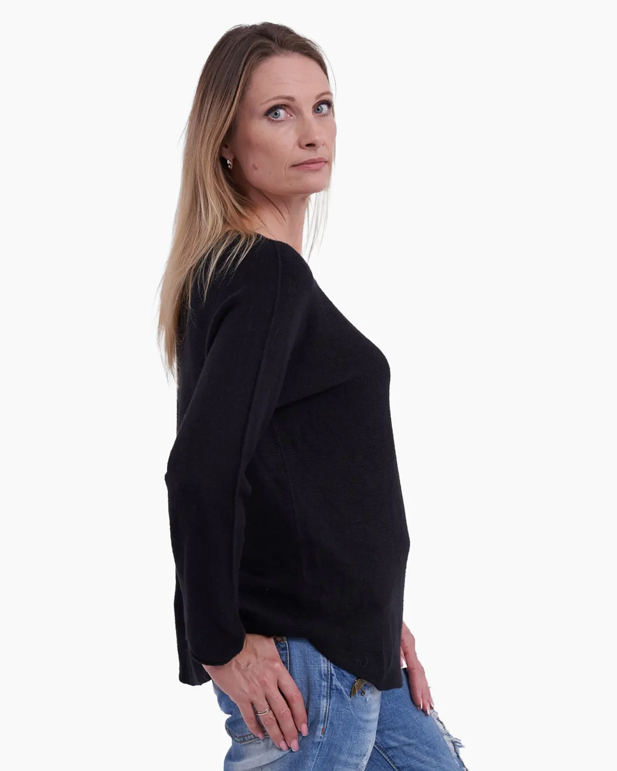 Pulover negru clasic cu decolteu rotund [1]
