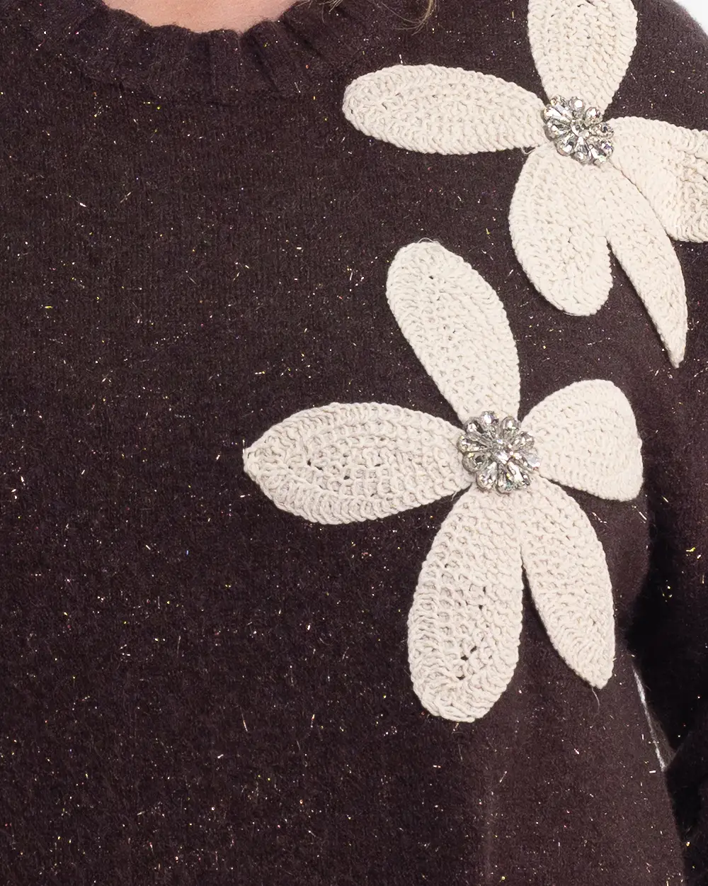 Pulover pufos de un maro elegant cu flori prețioase [3]