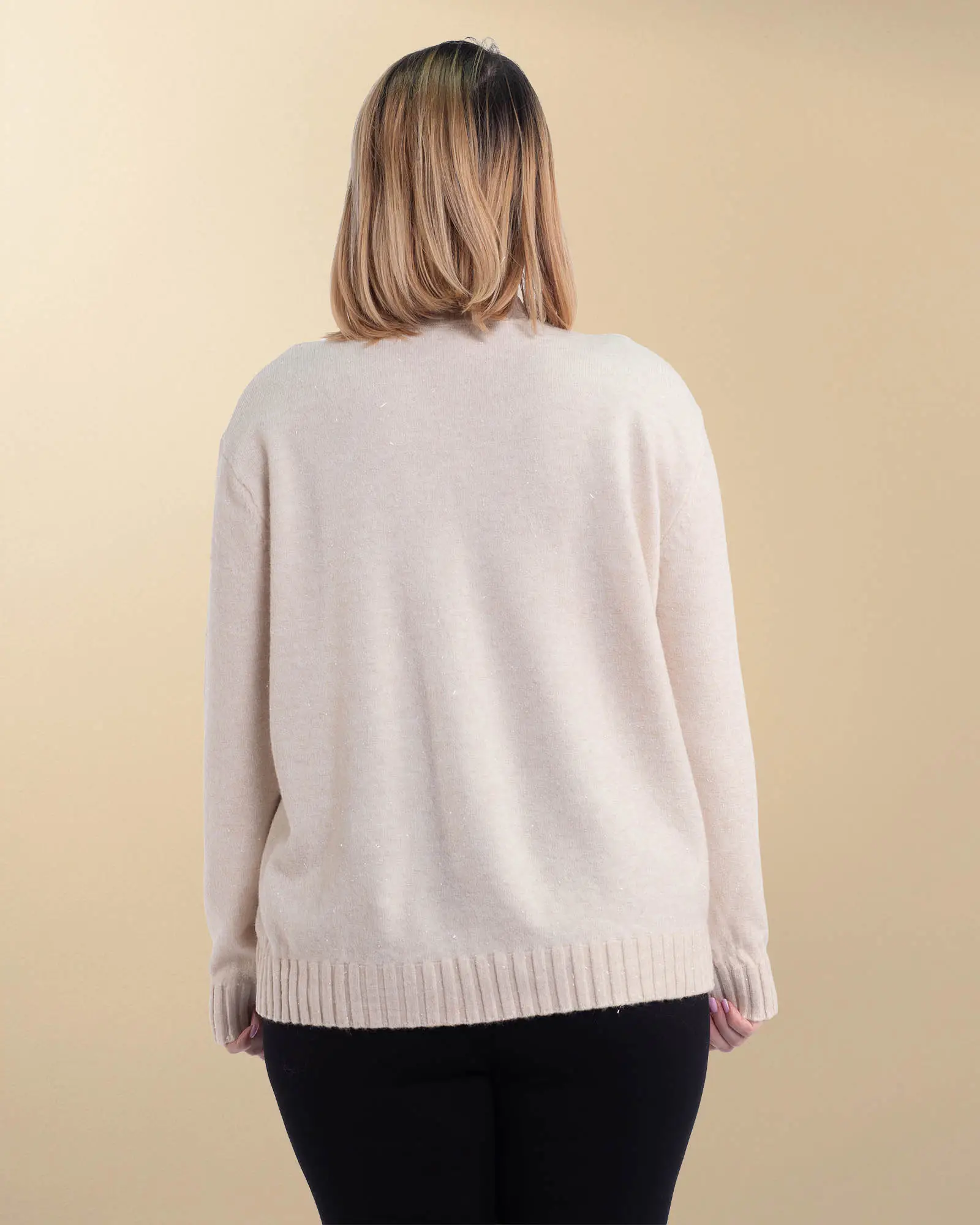 Pulover pufos de un maro elegant cu flori prețioase [1]