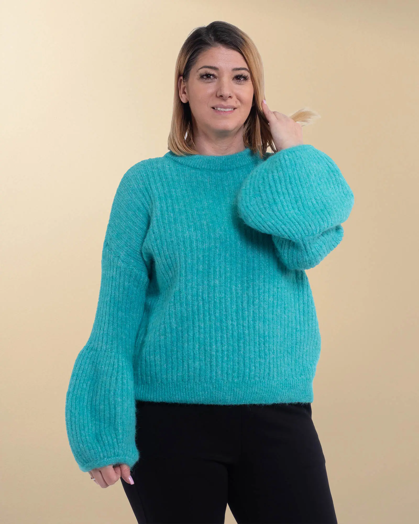 Produse noi - Pulover pufos din lână într-o nuanță de turcoaz cu mâneci bufante