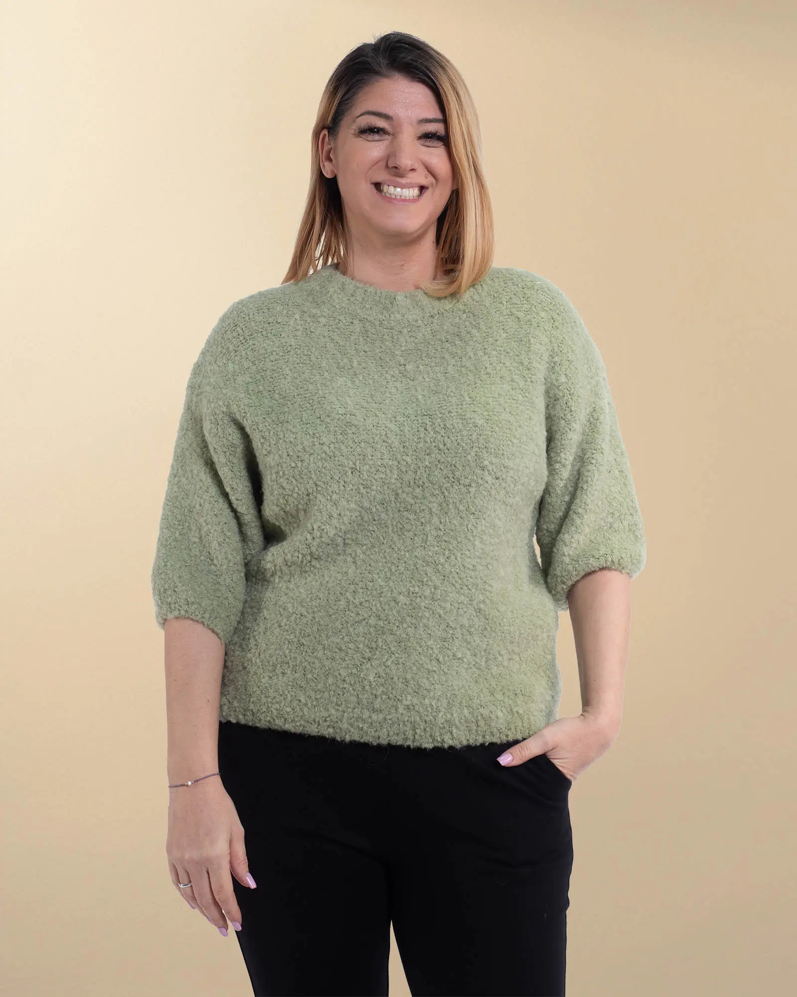 Haine damă - Pulover pufos din mohair fin într-un vernil delicat