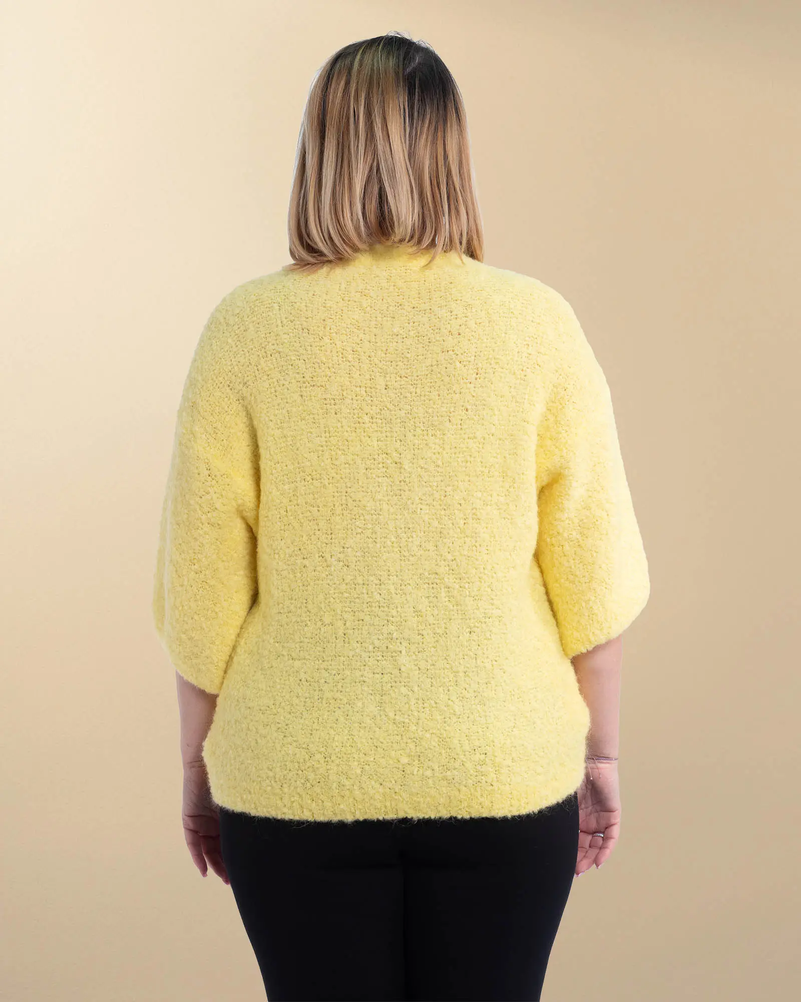 Pulover pufos din mohair galben solar cu aer chic [1]