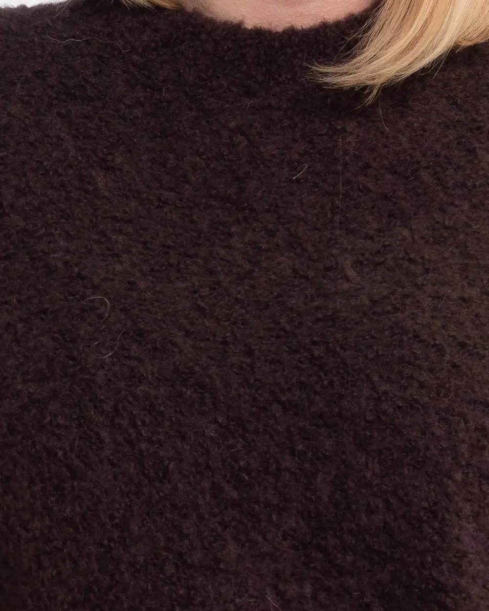 Pulover pufos din mohair tricotat maro cu un aer casual chic [3]