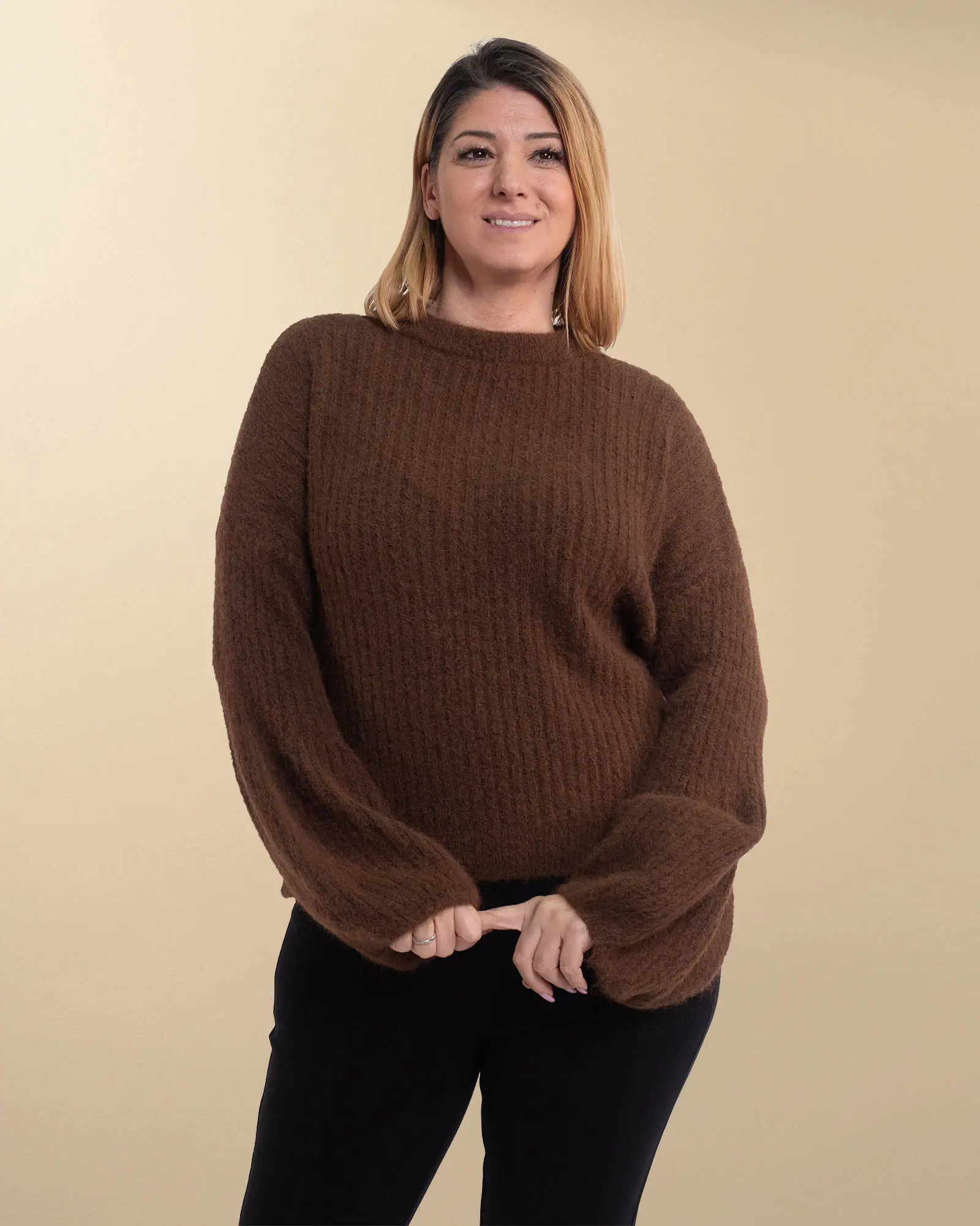 Produse noi - Pulover pufos maro din lână cu mâneci bufante chic