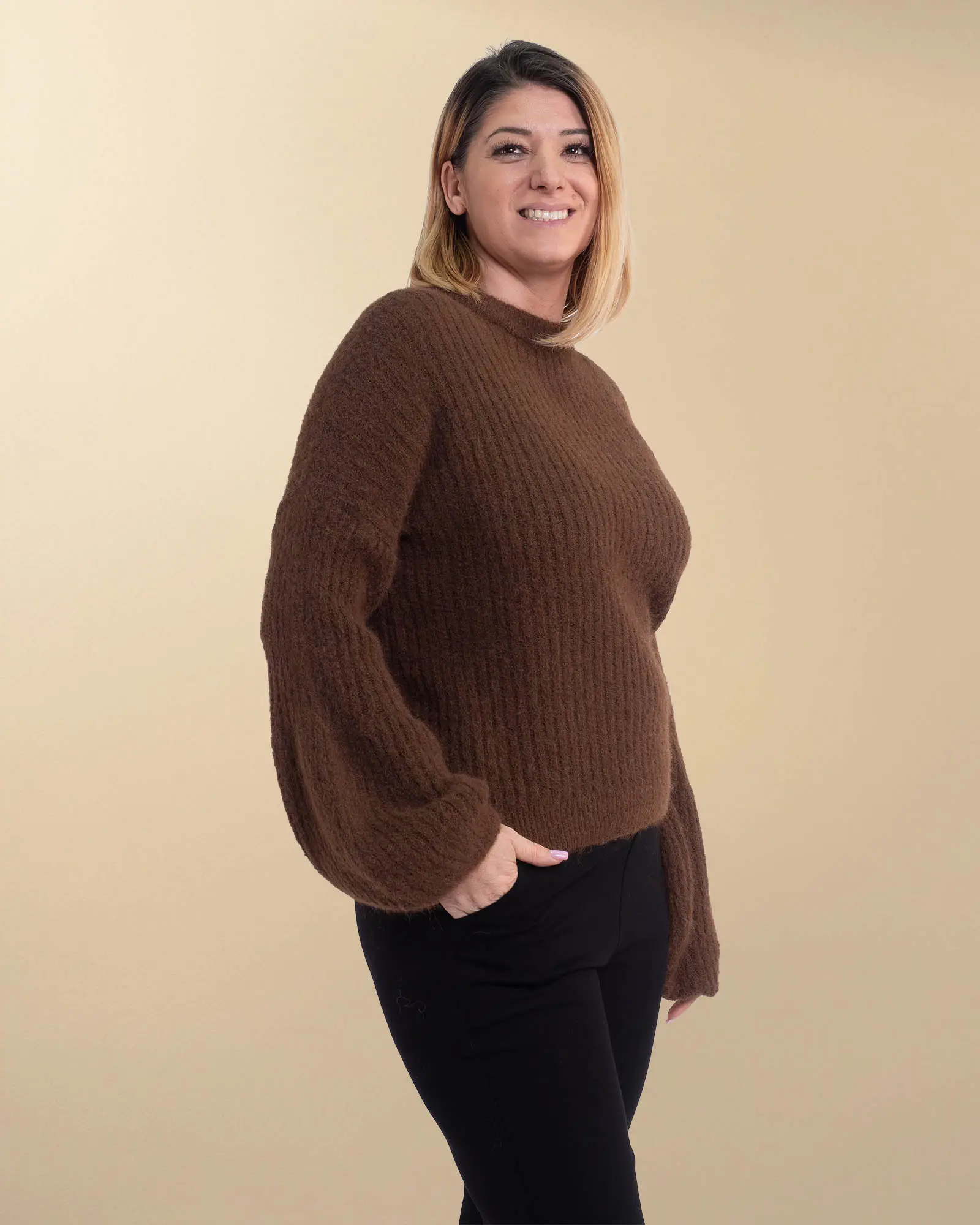 Pulover pufos maro din lână cu mâneci bufante chic [2]