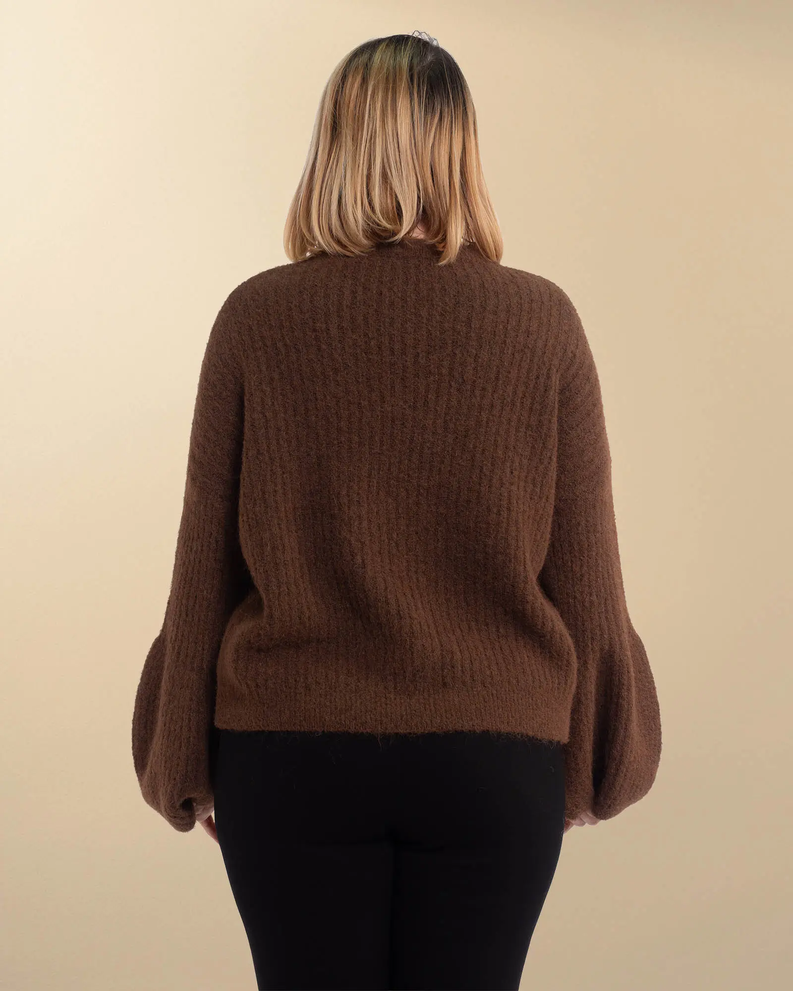 Pulover pufos maro din lână cu mâneci bufante chic [1]