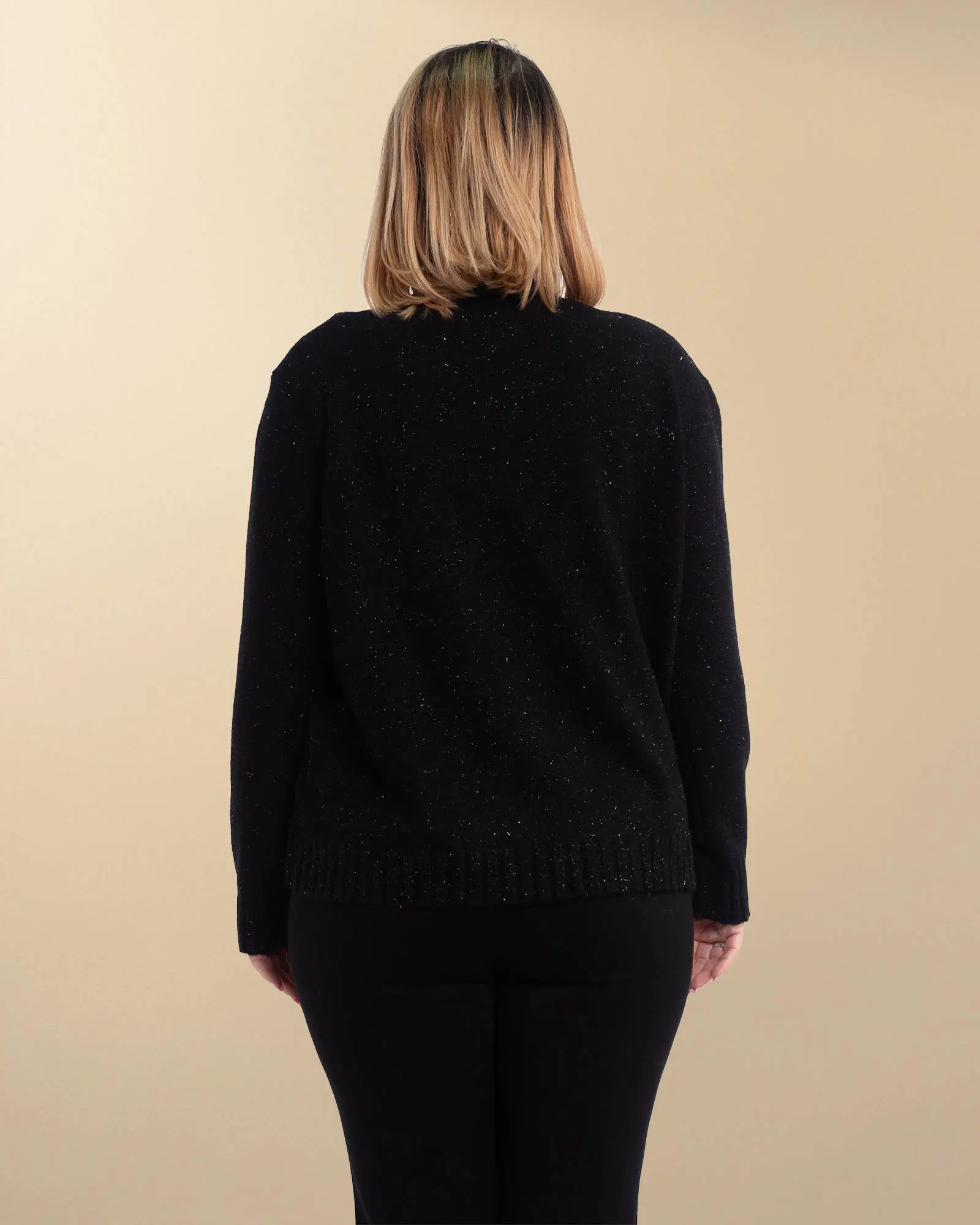 Pulover tricotat elegant negru cu un fir lucios subtil [1]