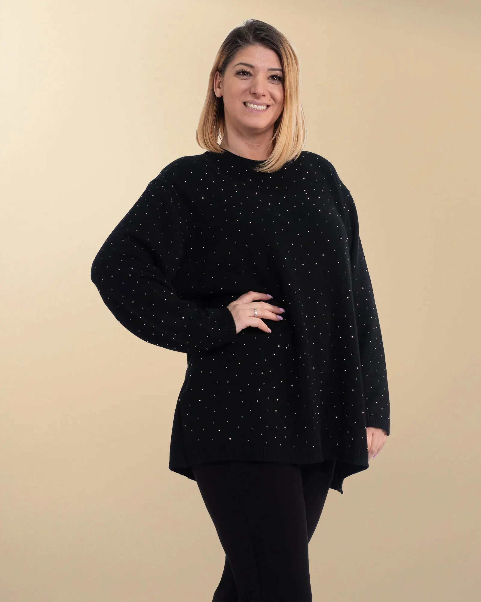 Produse noi - Pulover tunică negru din tricot moale cu strasuri