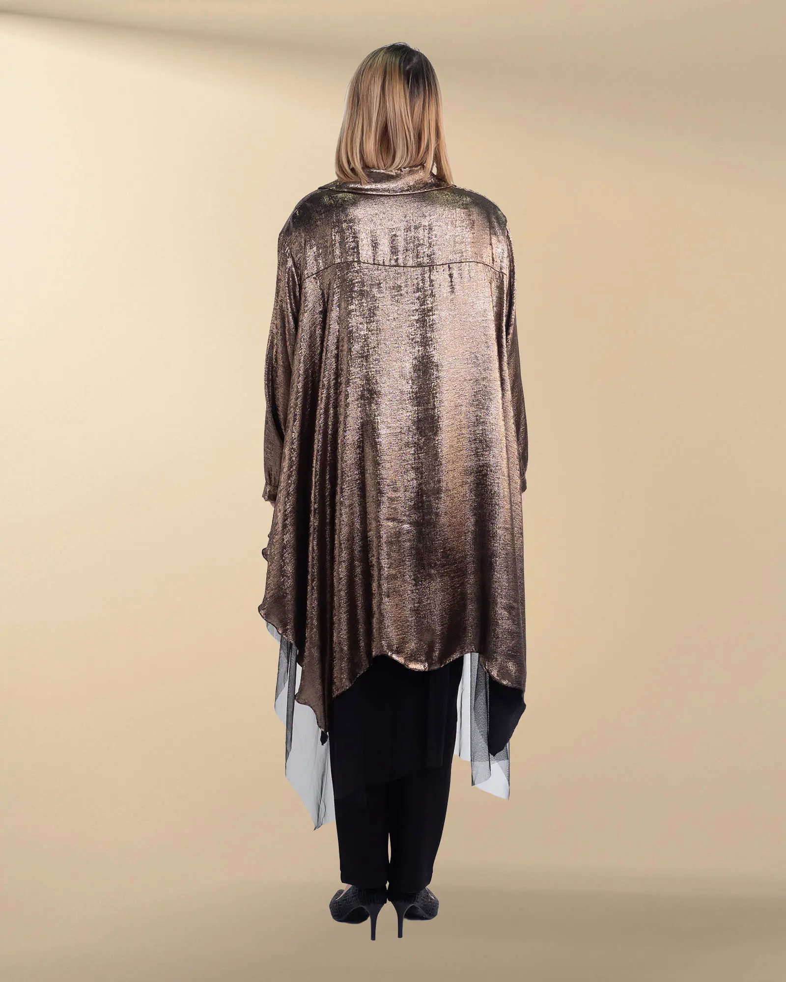Rochie cămașă asimetrică într-un auriu metalic elegant [1]