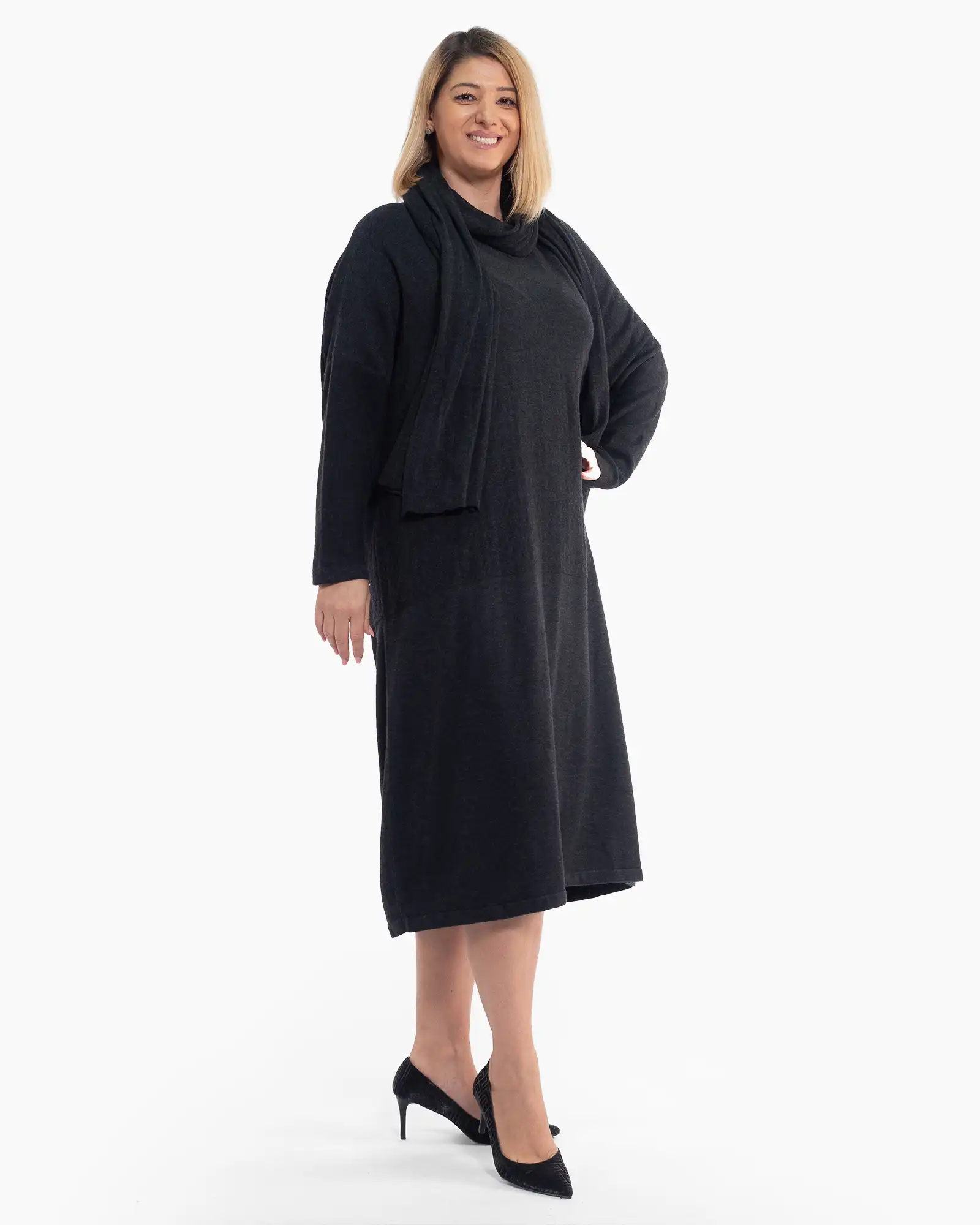 Rochie lungă neagră din tricot de lână, cu eșarfă asortată [2]