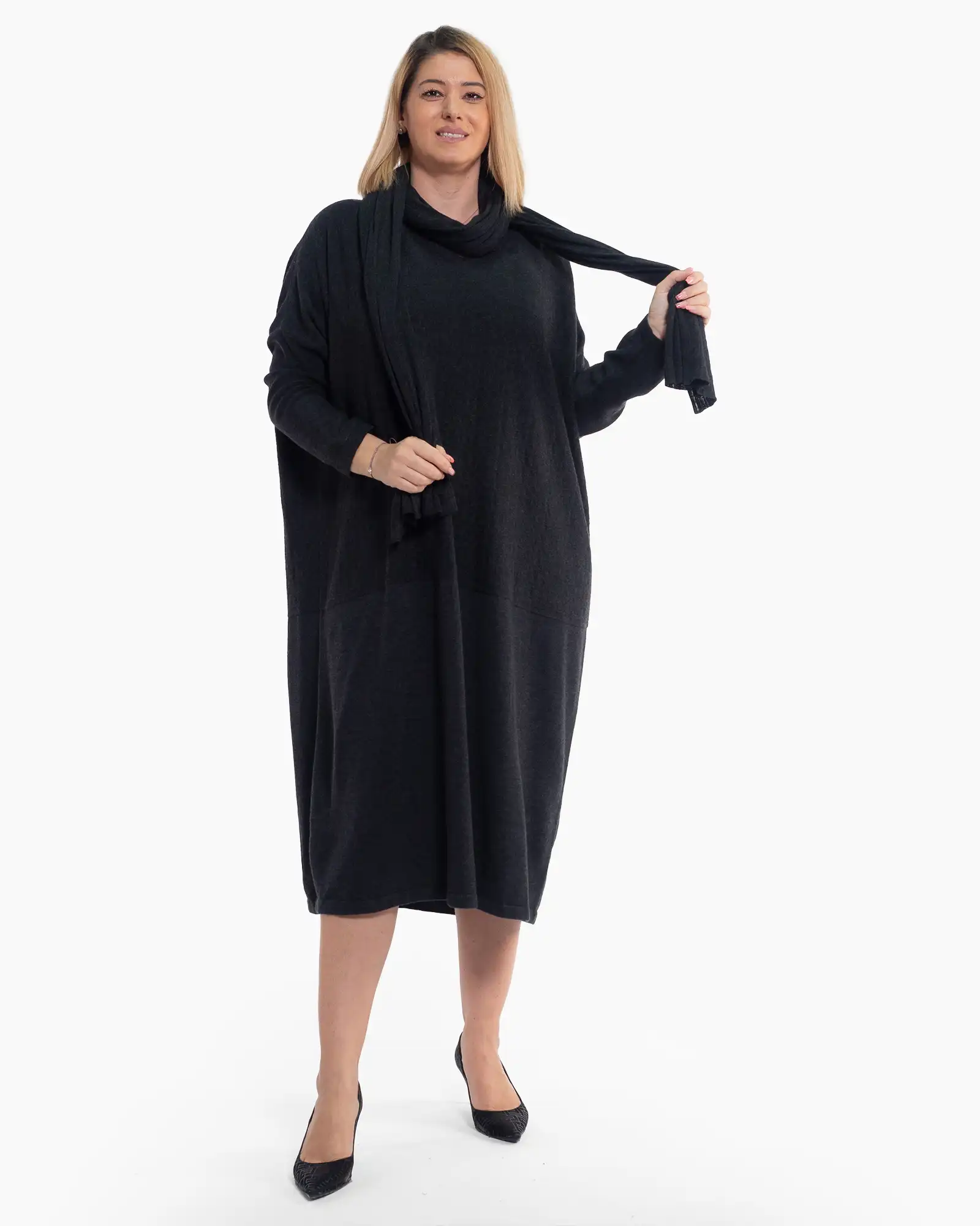 Produse noi - Rochie lungă neagră din tricot de lână, cu eșarfă asortată