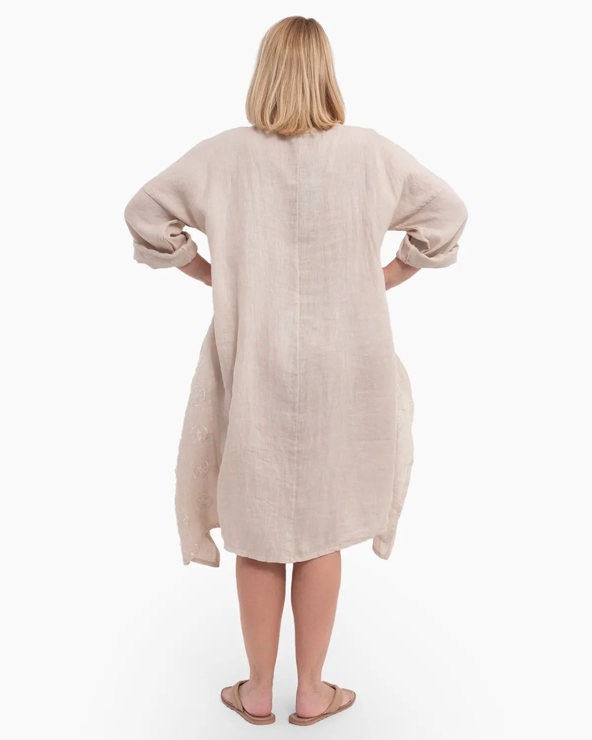 Rochie midi din in cu broderie, despicată în laterale și croială kimono [1]