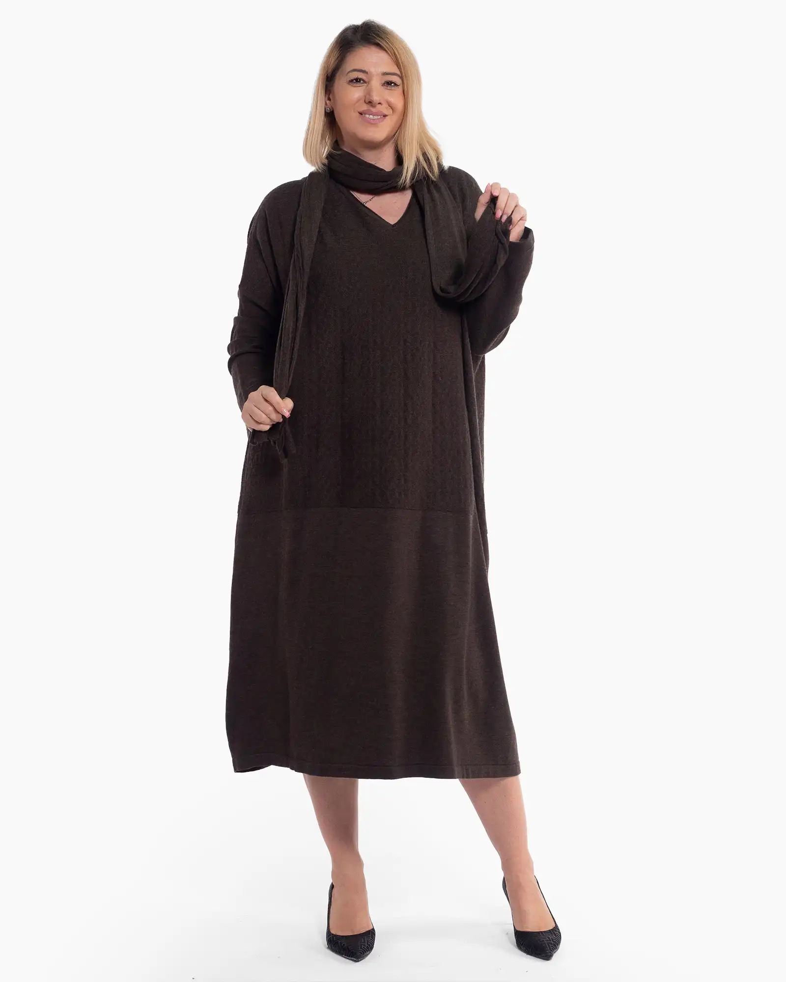 Produse noi - Rochie midi fluidă maro din tricot fin de lână cu eșarfă inclusă