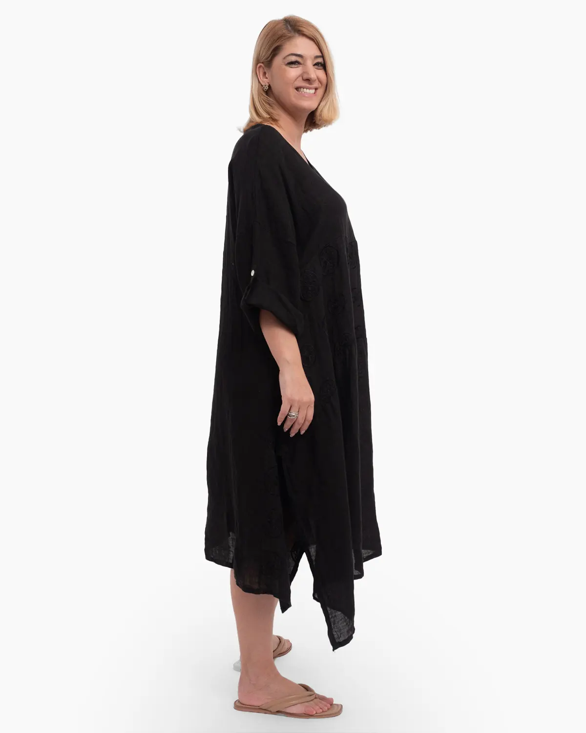Rochie midi neagră din in cu broderie, despicată în laterale și croială kimono [2]