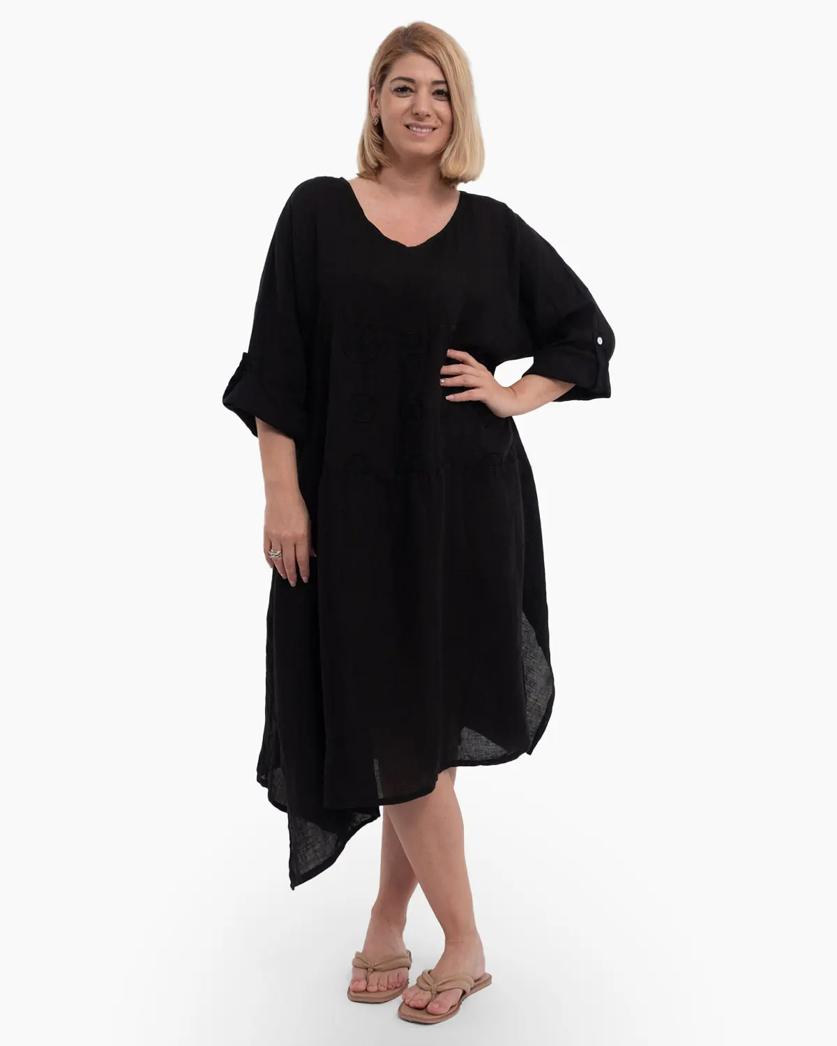 Rochii din In - Rochie midi neagră din in cu broderie, despicată în laterale și croială kimono