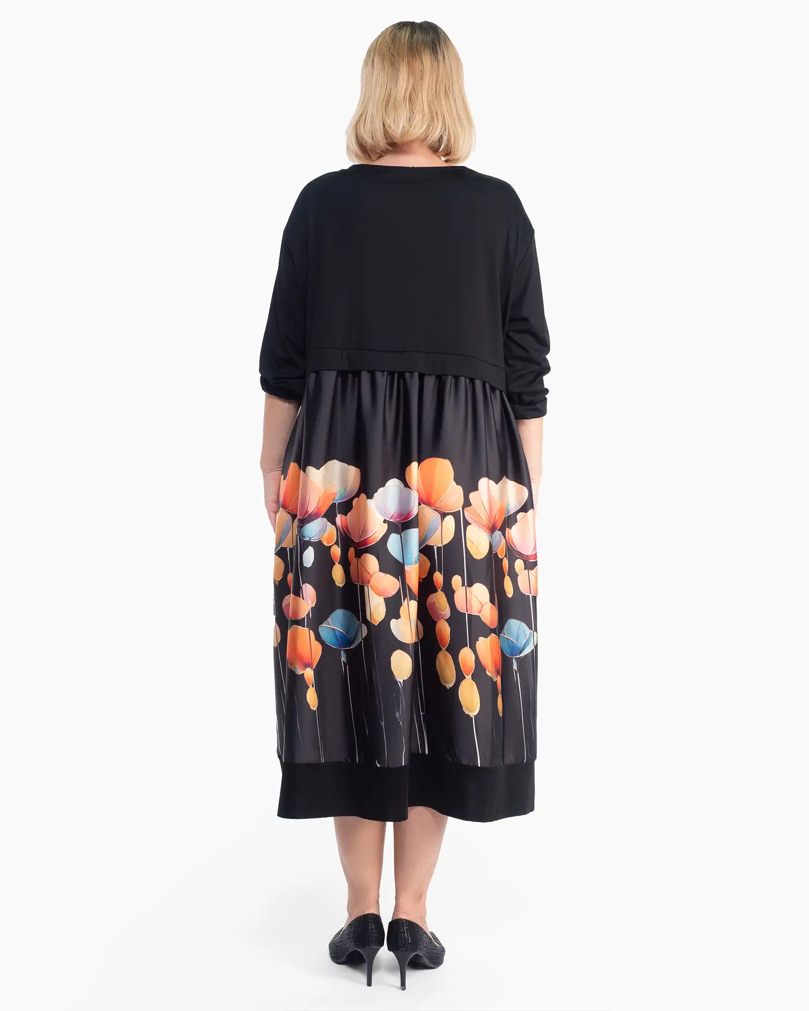 Rochie midi neagră elegantă cu imprimeu floral și linie fluidă [1]