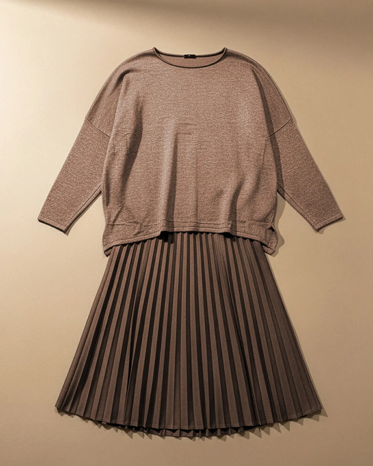 Rochii - Rochie midi plisată cu tul și bluză tricotată stil puloveraș, bej