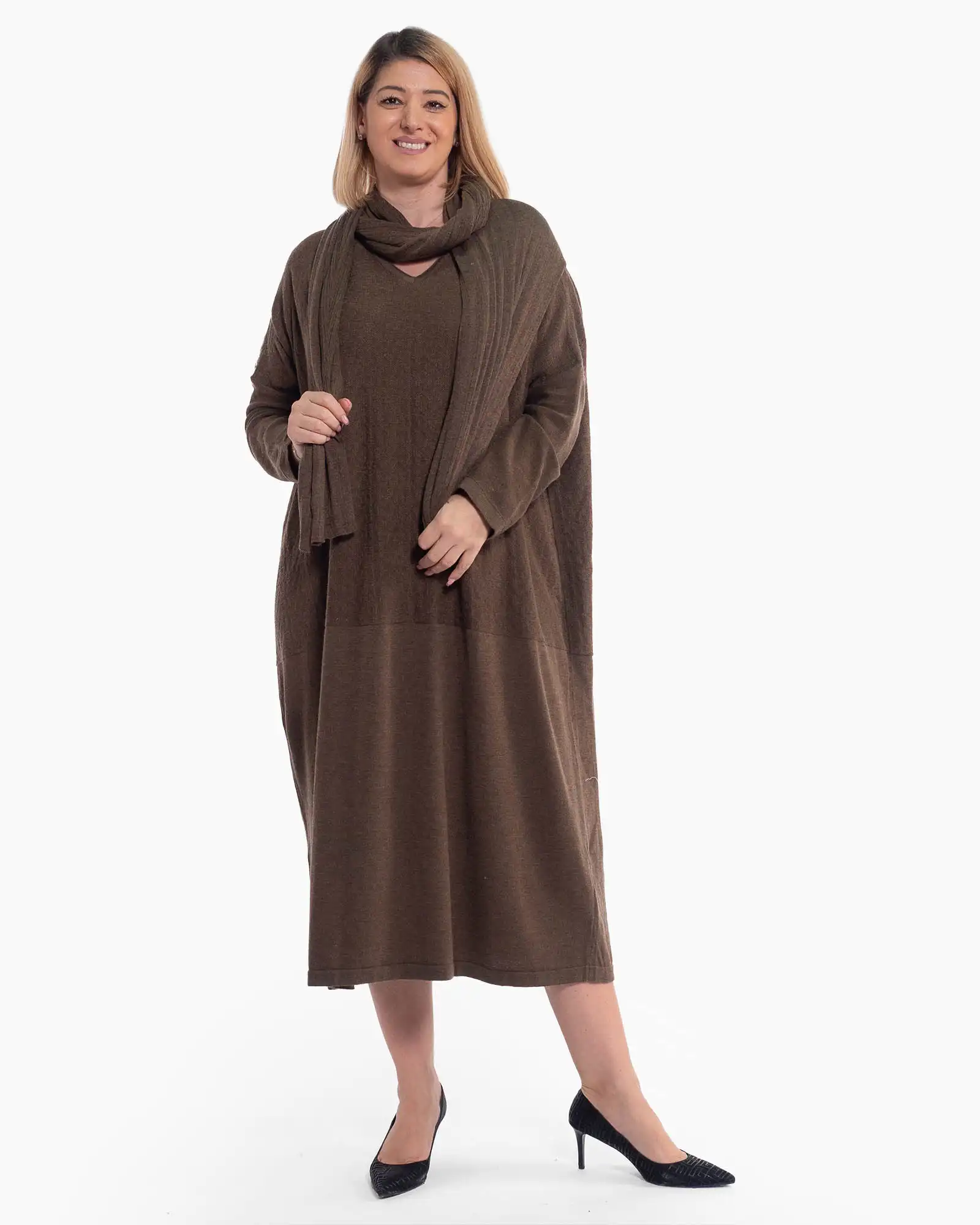 Produse noi - Rochie midi tricotată bej-fango din lână cu eșarfă asortată