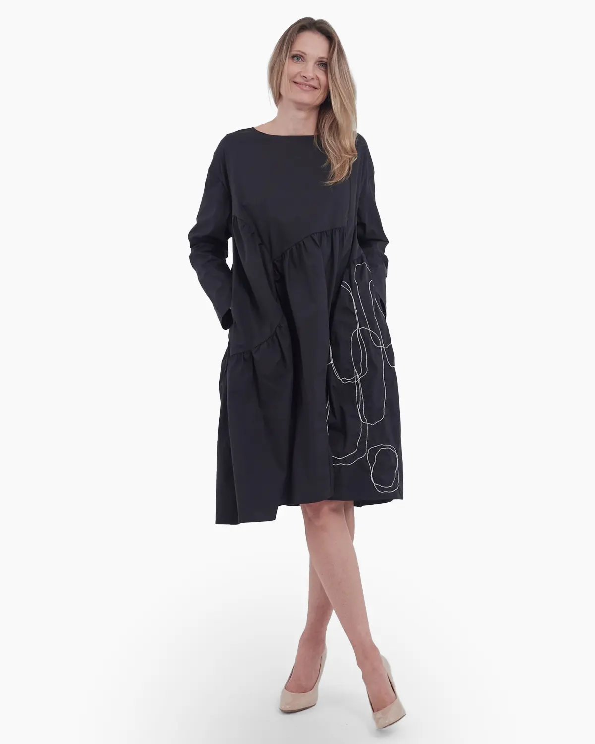 Rochii - Rochie neagra artistic accesorizata