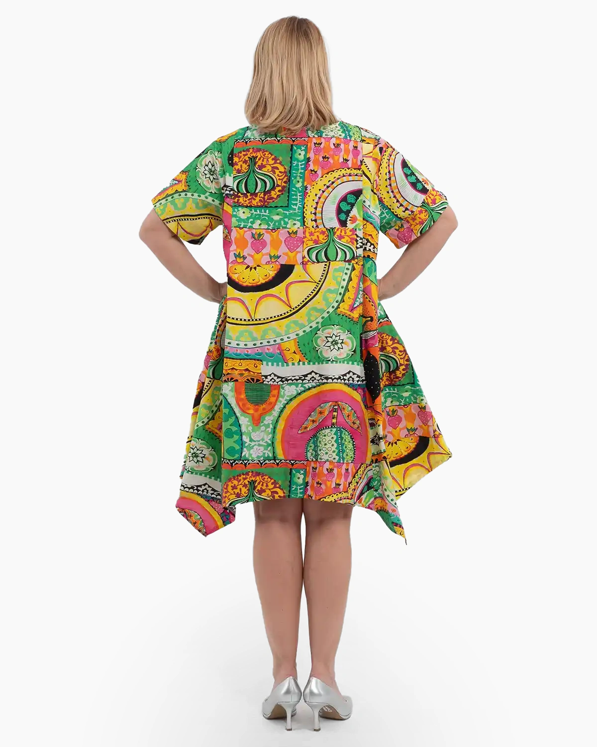 Rochie verde asimetrică cu laterale lungi, buzunare și cusături decorative [1]