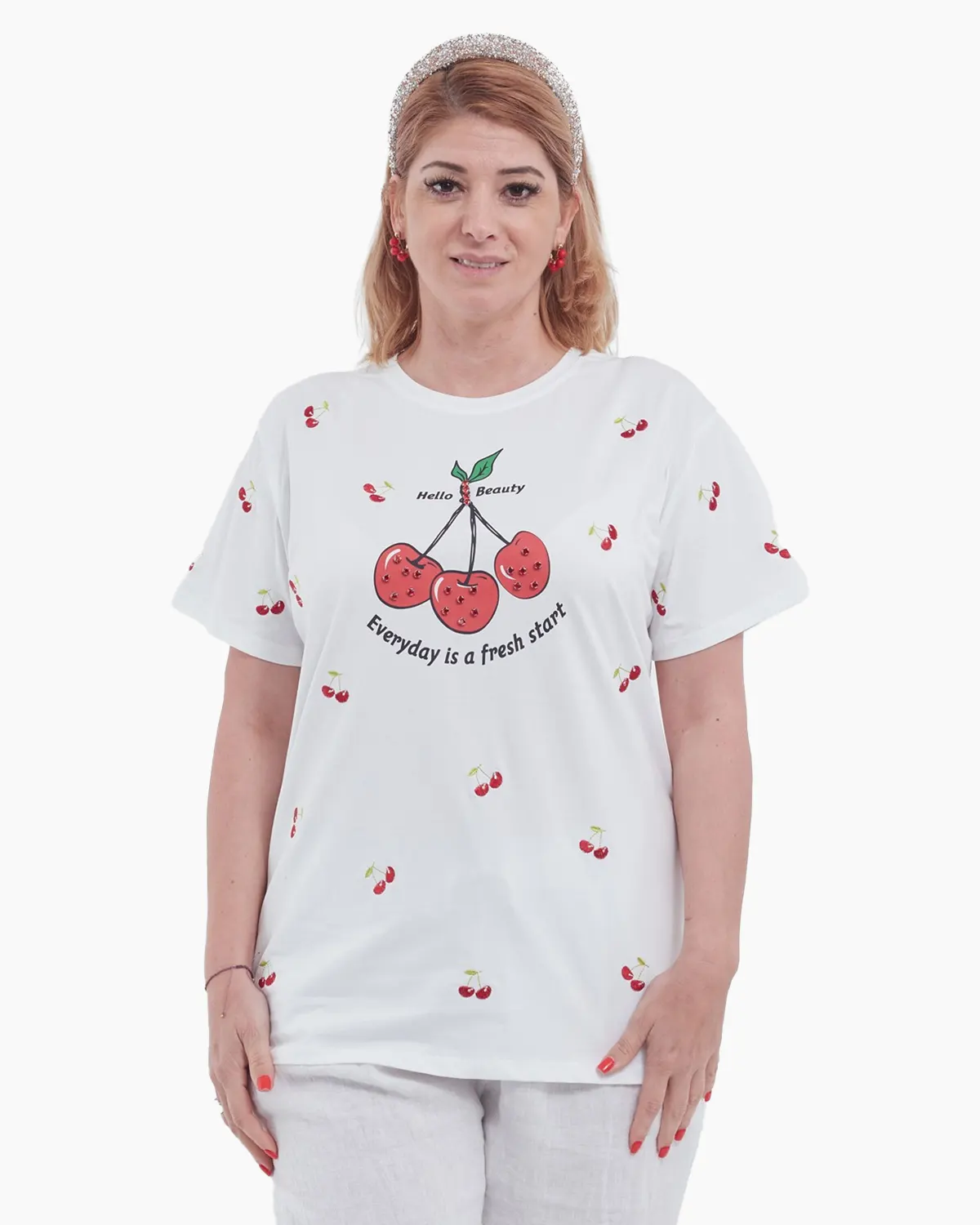 Tricouri - Tricou alb cu imprimeu cireșe, mesaj pozitiv și aplicații strălucitoare
