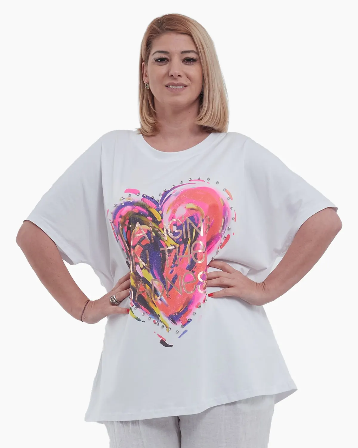 Tricouri - Tricou elegant din bumbac usor elastic cu imprimeu inima, pietricele stralucitoare si croiala fluture lejera cu umeri cazuti, alb