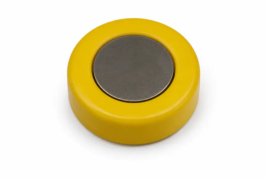 Magneți în carcasă plastic