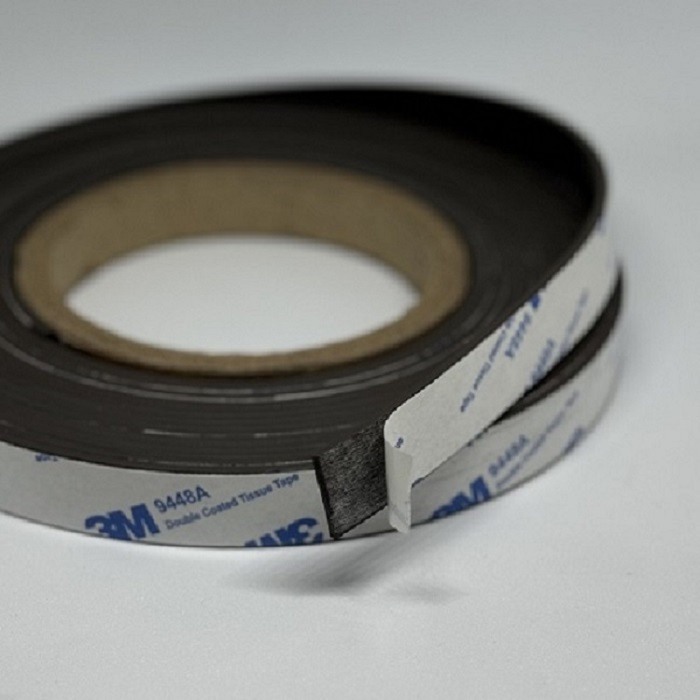 Bandă magnetică cu autoadeziv puternic 3M, 15x2 mm, 102 g/cm2, puternic anizotropic, lungime - 1 m [1]