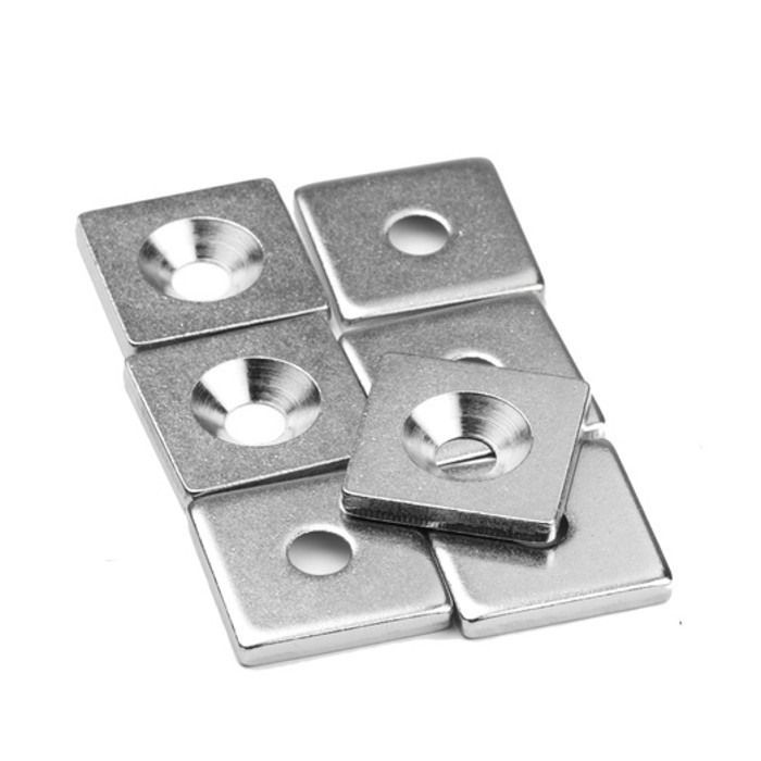 Contra piesă din oțel 20 x 20 x 3 mm cu gaură pentru șurub [3]