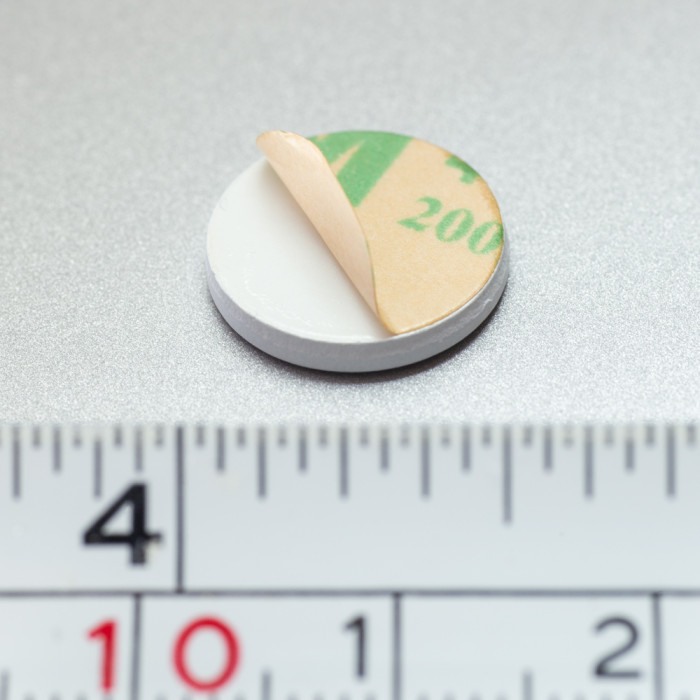 Contra piesă din oțel diam. 13 x 2 mm cu autoadeziv - albă [1]