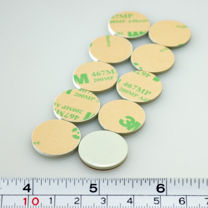 Contra piesă din oțel diam. 20 x 2 mm cu autoadeziv - albă [3]