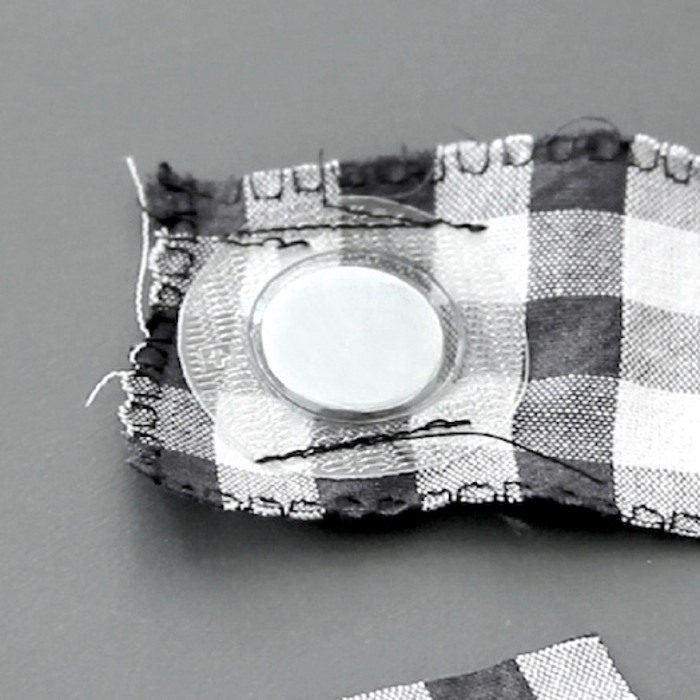 Magnet NdFeB pr.12 x 2 mm cu acoperire rotundă din PVC care se poate coase pe stofă [3]