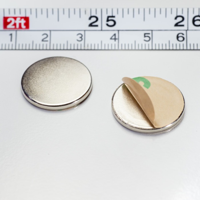 Magnet neodim cilindru cu autoadeziv cu diam.20x2 N 80 °C SV, VMM4-N35, SET N/S, conține doi magneți care se atrag [1]