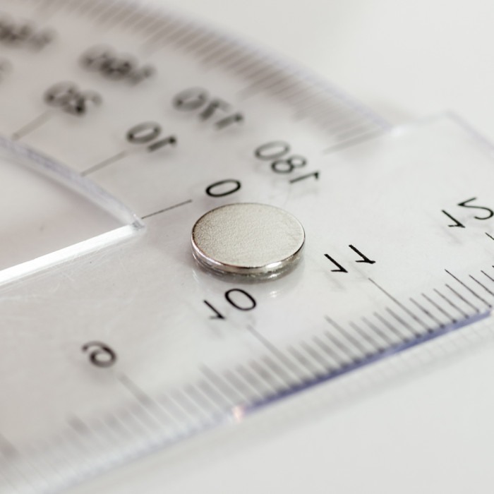 Magnet neodim cilindru cu autoadeziv cu diam.8x0,75 N 80 °C - set 2 buc, VMM4-N35 [4]