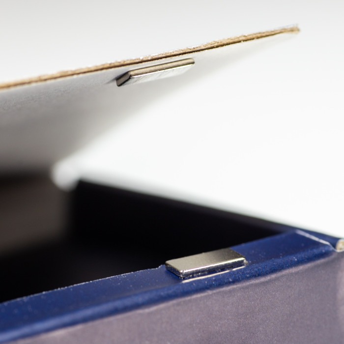 Magnet neodim cu autoadeziv 3M, 10x5x1 mm, grosime autocolantă 0,06 mm, SET N/S, conține doi magneți care se atrag [8]